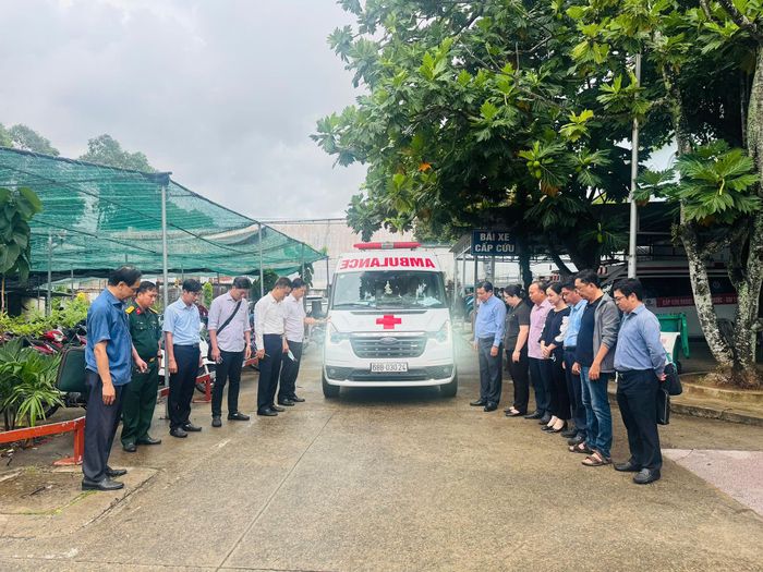 Sáng 12/7, 15 thi thể nạn nhân trong vụ lật ca nô ở Phú Quốc được chuyển về Trung tâm Pháp y TPHCM. Ảnh: Hoàng Dung