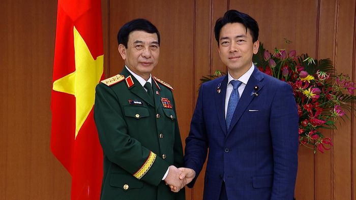 Đại tướng Phan Văn Giang và Bộ trưởng Quốc phòng Nhật Bản Koizumi Shinjiro. Ảnh: BQP