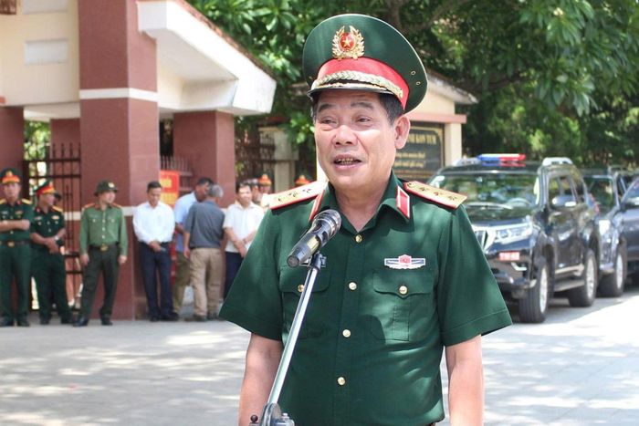 Thượng tướng Nguyễn Văn Gấu phát biểu, động viên lực lượng làm nhiệm vụ tìm kiếm, quy tập hài cốt liệt sĩ. Ảnh: Trần Tuấn