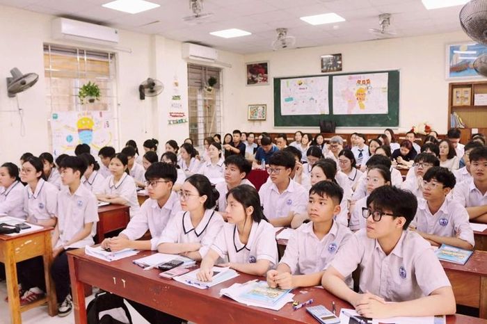 Học sinh tại TP Hải Phòng sẽ được mượn miễn phí sách giáo khoa từ năm học 2027-2028 theo chủ trương vừa được UBND TP Hải Phòng thống nhất triển khai. (Ảnh minh họa)