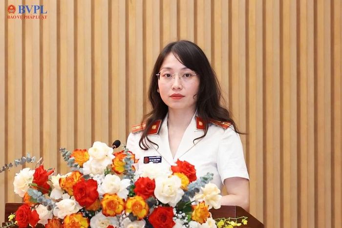 Đồng chí Vũ Thị Ngọc Bích, tân Chánh Văn phòng Cơ quan điều tra VKSND tối cao thay mặt các đồng chí được bổ nhiệm phát biểu nhận nhiệm vụ.