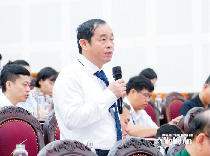 Đại biểu Hoàng Văn Hiệp - Bí thư Đảng ủy, Chủ tịch HĐND xã Đô Lương phát biểu thảo luận. Ảnh: Phạm Bằng