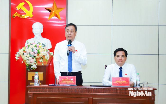 Đại biểu Hoàng Văn Bộ - Bí thư Đảng ủy, Chủ tịch HĐND xã Quỳnh Lưu phát biểu thảo luận. Ảnh: Thành Duy