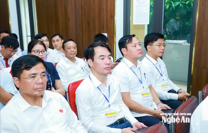 Các đại biểu dự phiên thảo luận tại Tổ 2. Ảnh: Thành Duy