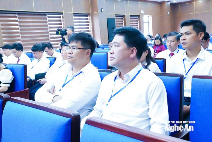 Lãnh đạo các địa phương tham gia phiên thảo luận tổ. Ảnh: Mai Hoa