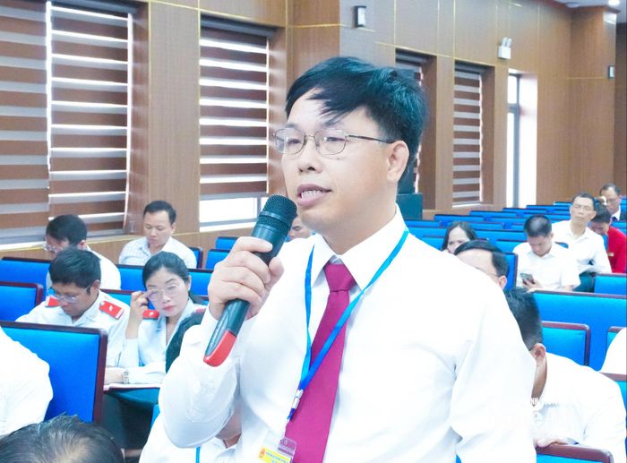 Đại biểu Lữ Văn May (xã Tam Thái) đề nghị tỉnh quy hoạch gắn với thu hút doanh nghiệp đầu tư phát triển dược liệu. Ảnh: Mai Hoa