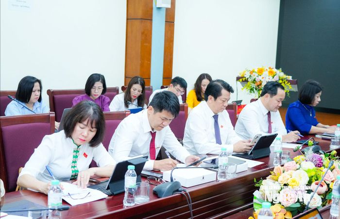 Các đại biểu dự phiên thảo luận Tổ 4. Ảnh: T.L