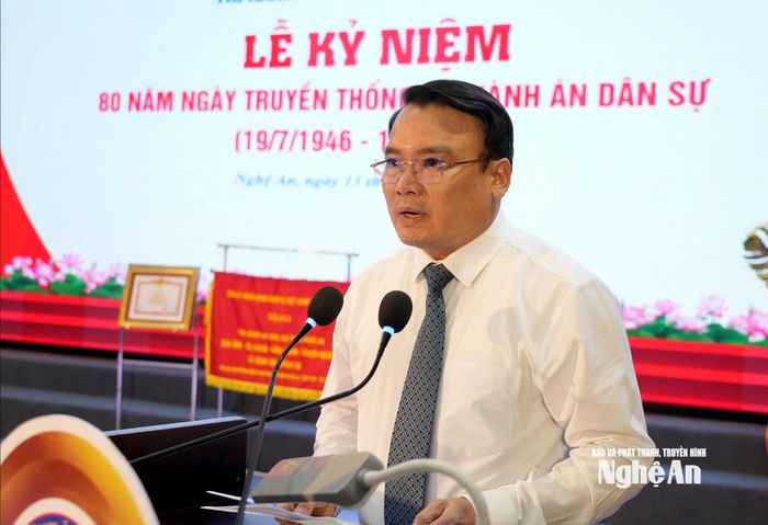 Đồng chí Phùng Thành Vinh - Ủy viên Ban Chấp hành Đảng bộ tỉnh, Phó Chủ tịch UBND tỉnh, Trưởng Ban chỉ đạo thi hành án dân sự tỉnh phát biểu tại buổi lễ. Ảnh: Quang An