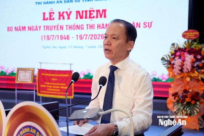 Đồng chí Hoàng Thanh Tùng - Ủy viên Ban Chấp hành Trung ương Đảng, Bí thư Đảng ủy, Bộ trưởng Bộ Tư pháp phát biểu tại lễ kỷ niệm. Ảnh: Quang An