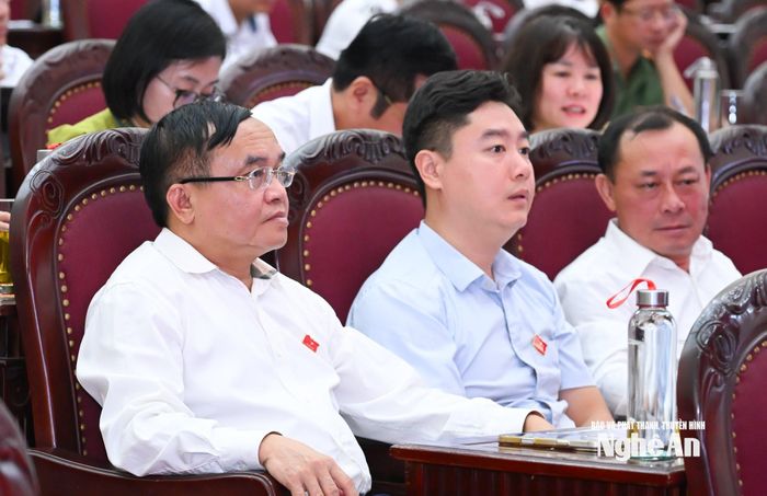 Các đại biểu HĐND tỉnh tham gia kỳ họp. Ảnh: Thành Cường