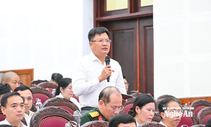 Đại biểu Ngô Đức Kiên phát biểu ý kiến thảo luận. Ảnh: Thành Cường