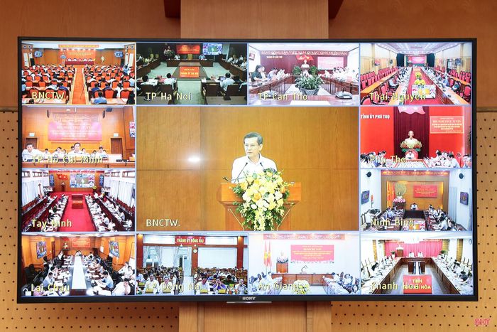 Đồng chí Lê Minh Trí - Ủy viên Bộ Chính trị, Bí thư Trung ương Đảng, Trưởng ban Nội chính Trung ương, Phó Trưởng ban Thường trực Ban Chỉ đạo Trung ương về phòng, chống tham nhũng, lãng phí, tiêu cực, kết luận hội nghị từ điểm cầu trụ sở Ban Nội chính Trung ương.