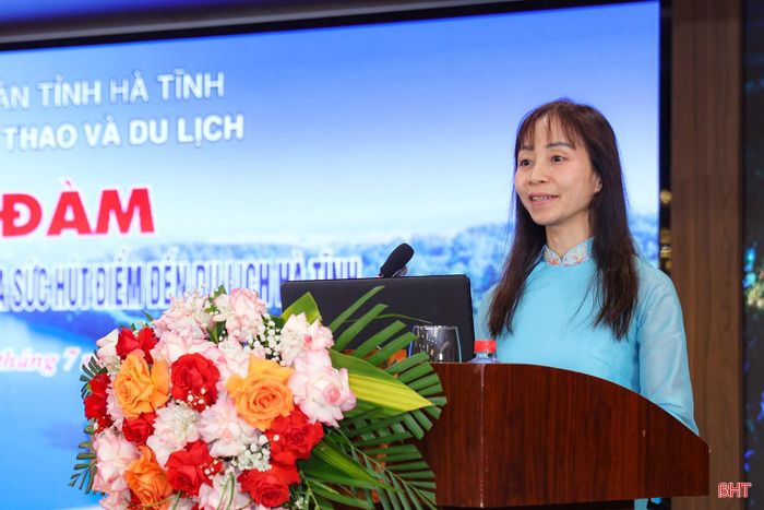 ThS. Dương Thị Thu Truyền – Phó Giám đốc Sở Du lịch thành phố Huế trình bày tham luận: Kinh nghiệm xây dựng thương hiệu điểm đến và quảng bá du lịch trên nền tảng di sản văn hóa - bài học từ Huế và gợi mở cho Hà Tĩnh.
