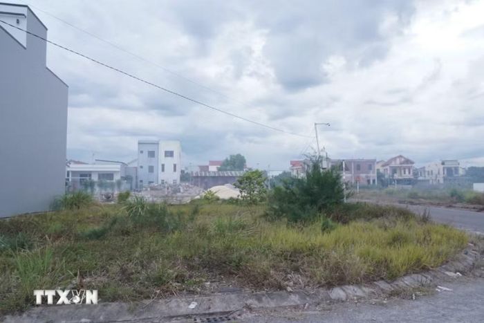 Dù đã được bàn giao và đưa vào khai thác từ cuối năm 2023, nhưng đến nay hạng mục hạ tầng kỹ thuật của dự án vẫn chưa được hoàn thiện đồng bộ, ảnh hưởng đến quyền và lợi ích của người dân. (Ảnh: Thanh Thủy/TTXVN)