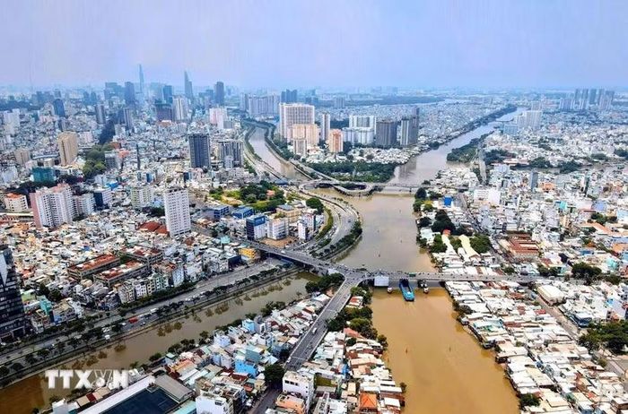 Đoạn đầu kênh Đôi (Quận 8 cũ) kết nối với kênh Tàu Hủ - Bến Nghé sau khi hoàn thành kè bờ. (Ảnh: Thanh Vũ/TTXVN)