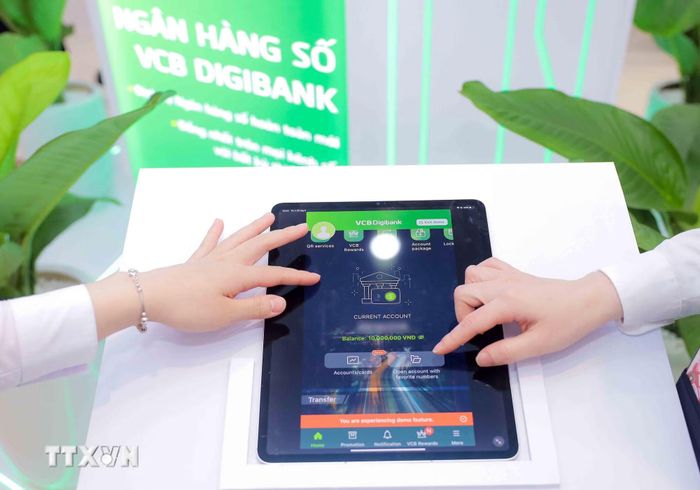 Ngành Ngân hàng đặt an toàn số làm nền tảng cho chuyển đổi số và ứng dụng. (Nguồn: TTXVN)