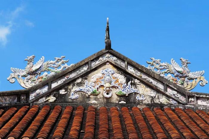 Trên mái cung Diên Thọ, Đại Nội Huế có linh vật dơi tinh xảo, biểu trưng cho phúc. (Ảnh: Nguyên Lý/TTXVN)