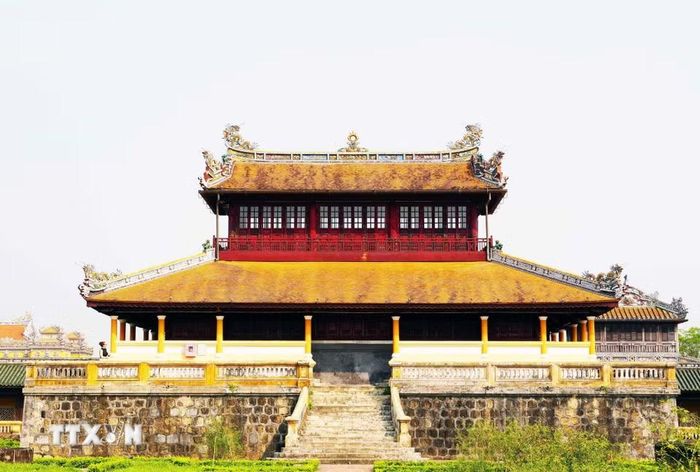 Trên mái của Nhật Thành Lâu, Đại Nội Huế có nhiều linh vật rồng (long) tinh xảo, biểu trưng quyền lực tối cao và sự thịnh vượng. (Ảnh: Nguyên Lý /TTXVN)