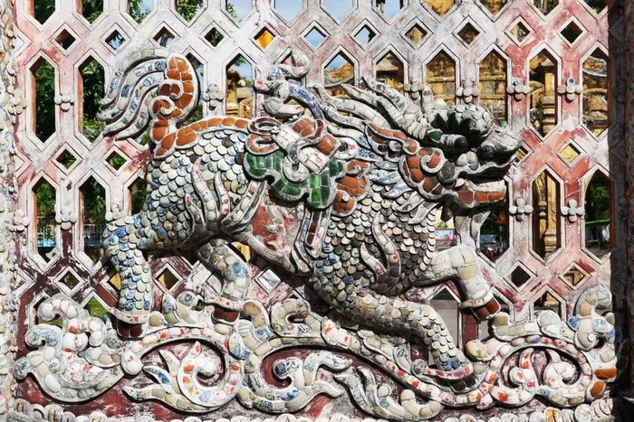 Linh vật lân (kỳ lân) tinh xảo trên di sản Huế, là biểu trưng của thái bình, trí tuệ và điềm lành. (Ảnh: Nguyên Lý/TTXVN)
