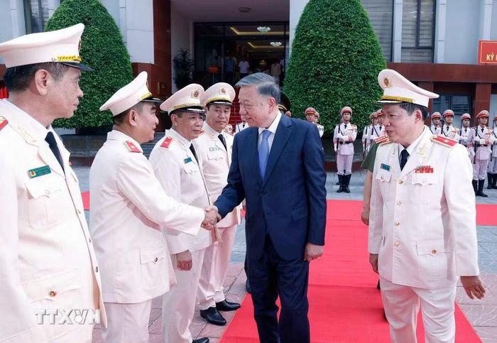 Tổng Bí thư, Chủ tịch nước Tô Lâm thăm, làm việc với Cục Cảnh sát Quản lý trại giam, cơ sở giáo dục bắt buộc, trường giáo dưỡng (Bộ Công an). (Ảnh: Thống Nhất/TTXVN)