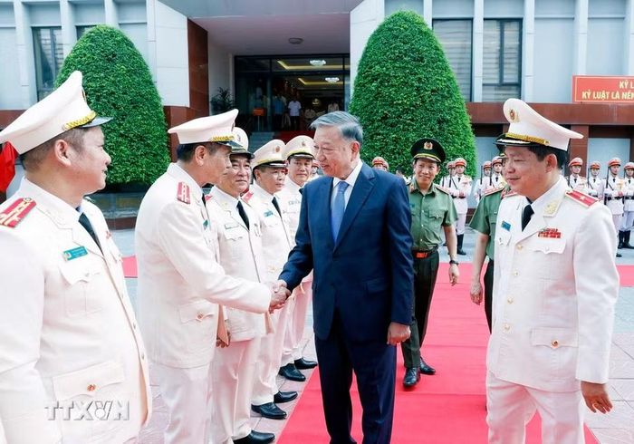 Tổng Bí thư, Chủ tịch nước Tô Lâm thăm, làm việc với Cục Cảnh sát Quản lý trại giam, cơ sở giáo dục bắt buộc, trường giáo dưỡng (Bộ Công an). (Ảnh: Thống Nhất/TTXVN)