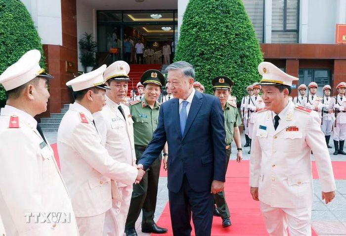Tổng Bí thư, Chủ tịch nước Tô Lâm thăm, làm việc với Cục Cảnh sát Quản lý trại giam, cơ sở giáo dục bắt buộc, trường giáo dưỡng (Bộ Công an). (Ảnh: Thống Nhất/TTXVN)