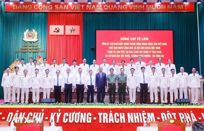 Tổng Bí thư, Chủ tịch nước Tô Lâm và các đại biểu. (Ảnh: Thống Nhất/TTXVN)