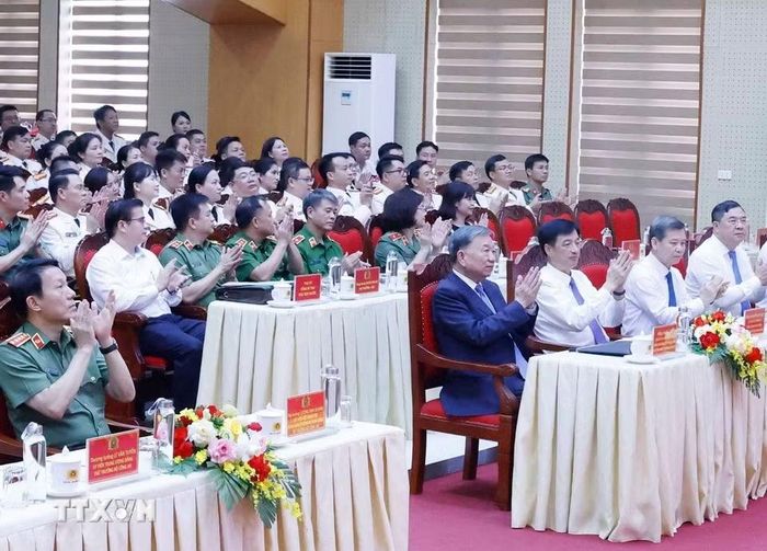 Tổng Bí thư, Chủ tịch nước Tô Lâm và các đại biểu tham dự cuộc làm việc. (Ảnh: Thống Nhất/TTXVN)