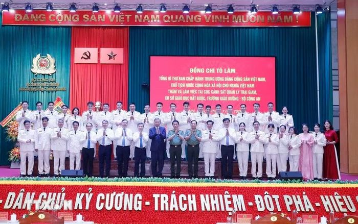 Tổng Bí thư, Chủ tịch nước Tô Lâm và các đại biểu. (Ảnh: Thống Nhất/TTXVN)