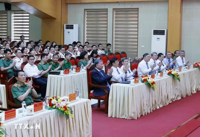 Tổng Bí thư, Chủ tịch nước Tô Lâm và các đại biểu tham dự cuộc làm việc. (Ảnh: Thống Nhất/TTXVN)