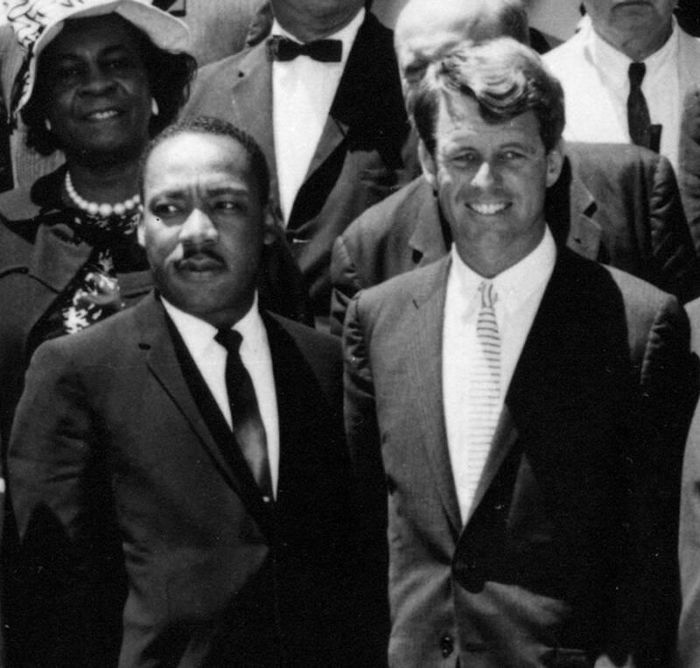 Ông Robert Kennedy (phải). Ảnh: Thư viện và Bảo tàng Tổng thống John F. Kennedy
