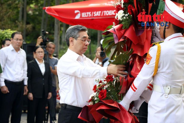 Đoàn do ông Nguyễn Phước Lộc, Ủy viên Ban Chấp hành Trung ương Đảng, Phó Bí thư Thành ủy, Chủ tịch Ủy ban MTTQ Việt Nam TP Hồ Chí Minh làm Trưởng đoàn