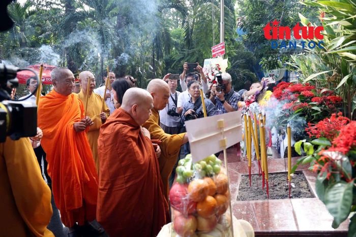 Hoạt động dâng hương, tưởng niệm góp phần lan tỏa đạo lý “Uống nước nhớ nguồn”, “Đền ơn đáp nghĩa” trong các tầng lớp nhân dân.