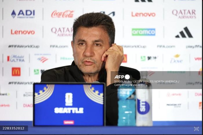 LV Amir Ghalenoei sẽ tiếp tục dẫn dắt đội tuyển quốc gia đến hết VCK Asian Cup. Ảnh AFP/TTXVN