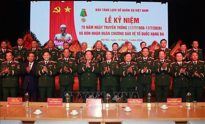 Đại tướng Nguyễn Trọng Nghĩa, Ủy viên Bộ Chính trị, Bí thư Trung ương Đảng, Chủ nhiệm Tổng cục Chính trị QĐND Việt Nam và các đại biểu. Ảnh: Trọng Đức/TTXVN