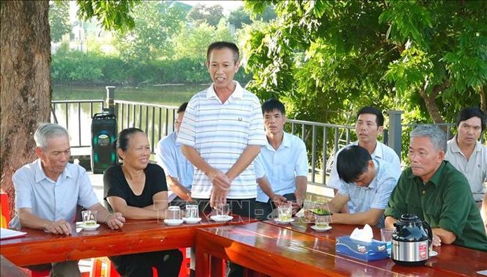 Người dân thôn Hồng Phong (xã Vũ Thư, tỉnh Hưng Yên) trình bày tâm tư, nguyện vọng tại chương trình “Đại biểu HĐND - Uống trà nghe dân nói” tổ chức sáng 13/7/2026. Ảnh: Thu Hoài/TTXVN