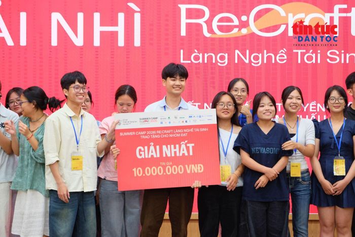 Giải Nhất của chương trình thuộc về nhóm sinh viên với dự án lấy cảm hứng từ nghề thêu tay Quất Động, một ứng dụng được đánh giá cao về khả năng kết nối di sản với đời sống đương đại.