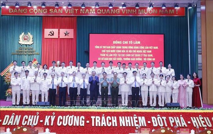 Tổng Bí thư, Chủ tịch nước Tô Lâm và các đại biểu. Ảnh: Thống Nhất/TTXVN