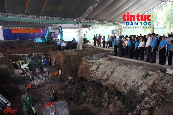 Đoàn Ủy ban Mặt trận Tổ quốc Việt Nam TP Hồ Chí Minh thăm lực lượng tìm kiếm, quy tập hài cốt liệt sĩ.