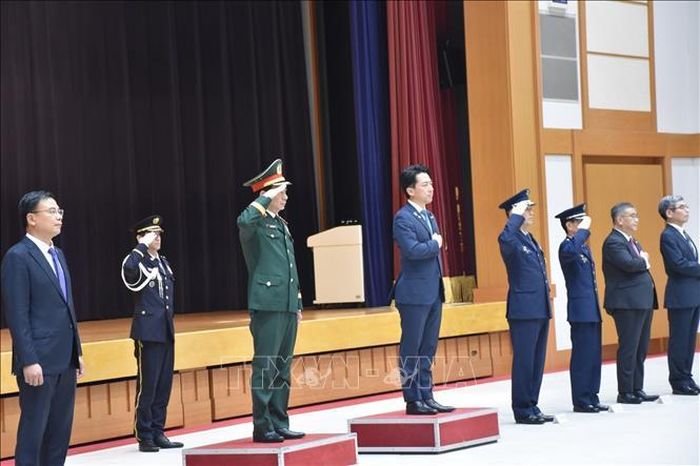 Đại tướng Phan Văn Giang và Bộ trưởng Quốc phòng Nhật Bản Shinjiro Koizumi tại lễ đón chính thức. Ảnh: Nguyễn Tuyến/Pv TTXVN tại Nhật Bản
