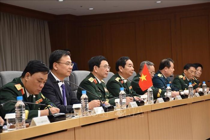 Đại tướng Phan Văn Giang và đoàn đại biểu cấp cao Bộ Quốc phòng tại hội đàm. Ảnh: Nguyễn Tuyến/Pv TTXVN tại Nhật Bản
