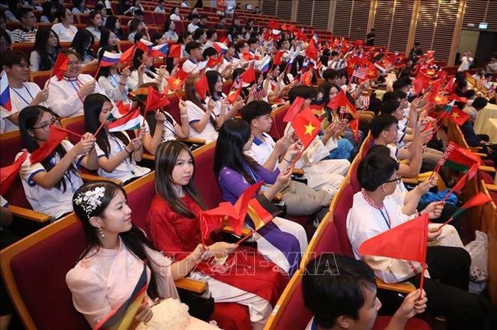 Các đại biểu kiều bào tham dự Trại hè Việt Nam 2026 với chủ đề "Hành trình di sản, gắn kết cội nguồn". Ảnh: TTXVN phát