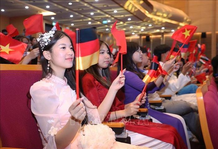 Các đại biểu kiều bào dự khai mạc Trại hè Việt Nam 2026. Ảnh: TTXVN phát