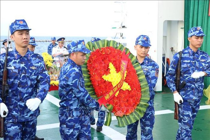 Bộ Tư lệnh Vùng Cảnh sát biển 2 tổ chức Lễ tưởng niệm các Anh hùng liệt sĩ tàu không số C43B nhằm tri ân những cán bộ, chiến sĩ đã anh dũng hy sinh trên tuyến Đường Hồ Chí Minh trên biển huyền thoại.