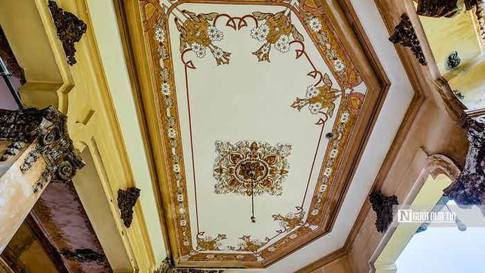 Nhà huyện Chiếu không chỉ có giá trị về mặt kiến trúc mà còn phản ánh một giai đoạn lịch sử, kinh tế và đời sống của tầng lớp điền chủ, quan lại Nam Bộ đầu thế kỷ XX.