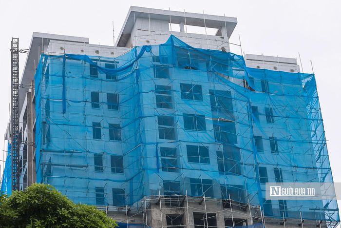 Công nhân đang tích cực thi công dự án. Theo đó, tiến độ công trình này được đẩy nhanh và dự kiến sẽ hoàn thành trong năm 2026.