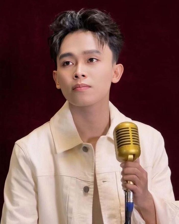 Nam ca sĩ hiện đắt show, sở hữu đông người hâm mộ.