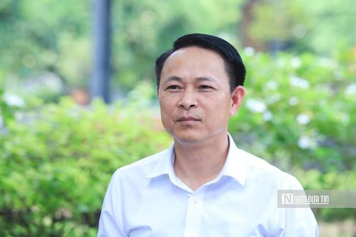 Ông Đặng Minh Thắng - Phó Bí thư Thường trực Đảng ủy xã Phúc Thịnh trao đổi với báo chí (Ảnh: Hữu Thắng).