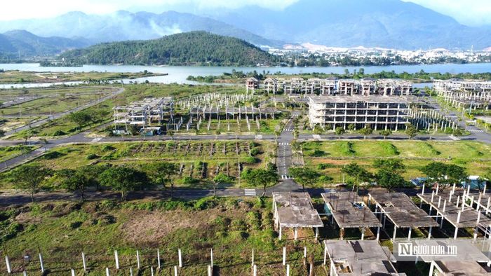 Bên cạnh những khu vực đã được xây dựng, Golden Hills City vẫn còn nhiều diện tích dành cho các hạng mục phát triển tiếp theo. Theo phương án điều chỉnh, dự án sẽ tiếp tục đầu tư nhà ở thấp tầng, chung cư, khu thương mại và dịch vụ. Đồng thời, hệ thống trường học, cơ sở y tế, công viên, khu thể thao và không gian sinh hoạt cộng đồng cũng sẽ được bổ sung, từng bước hoàn thiện các chức năng của một khu đô thị đồng bộ.