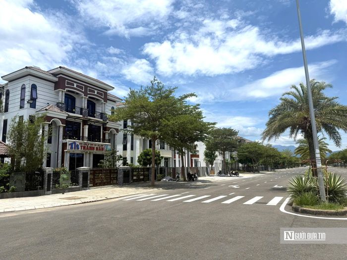 Tại một số tuyến, nhà ở đã được đưa vào sử dụng, có cư dân sinh sống và phương tiện đi lại hằng ngày. Sự xuất hiện của người dân tạo nên những cụm dân cư đầu tiên, nhất là tại các khu được đầu tư từ giai đoạn đầu và những vị trí gần đường Nguyễn Tất Thành nối dài.